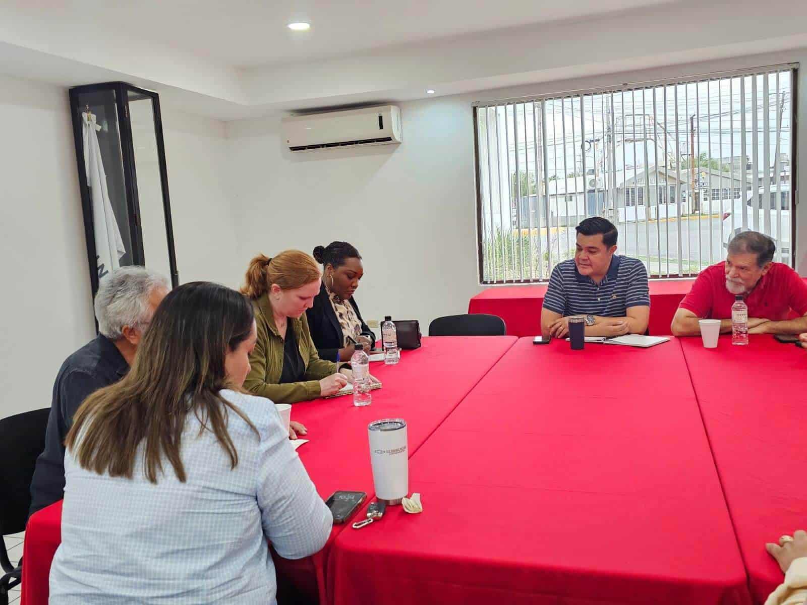 Cónsul de Nuevo Laredo se Reúne con Organismos Empresariales en Ciudad Acuña