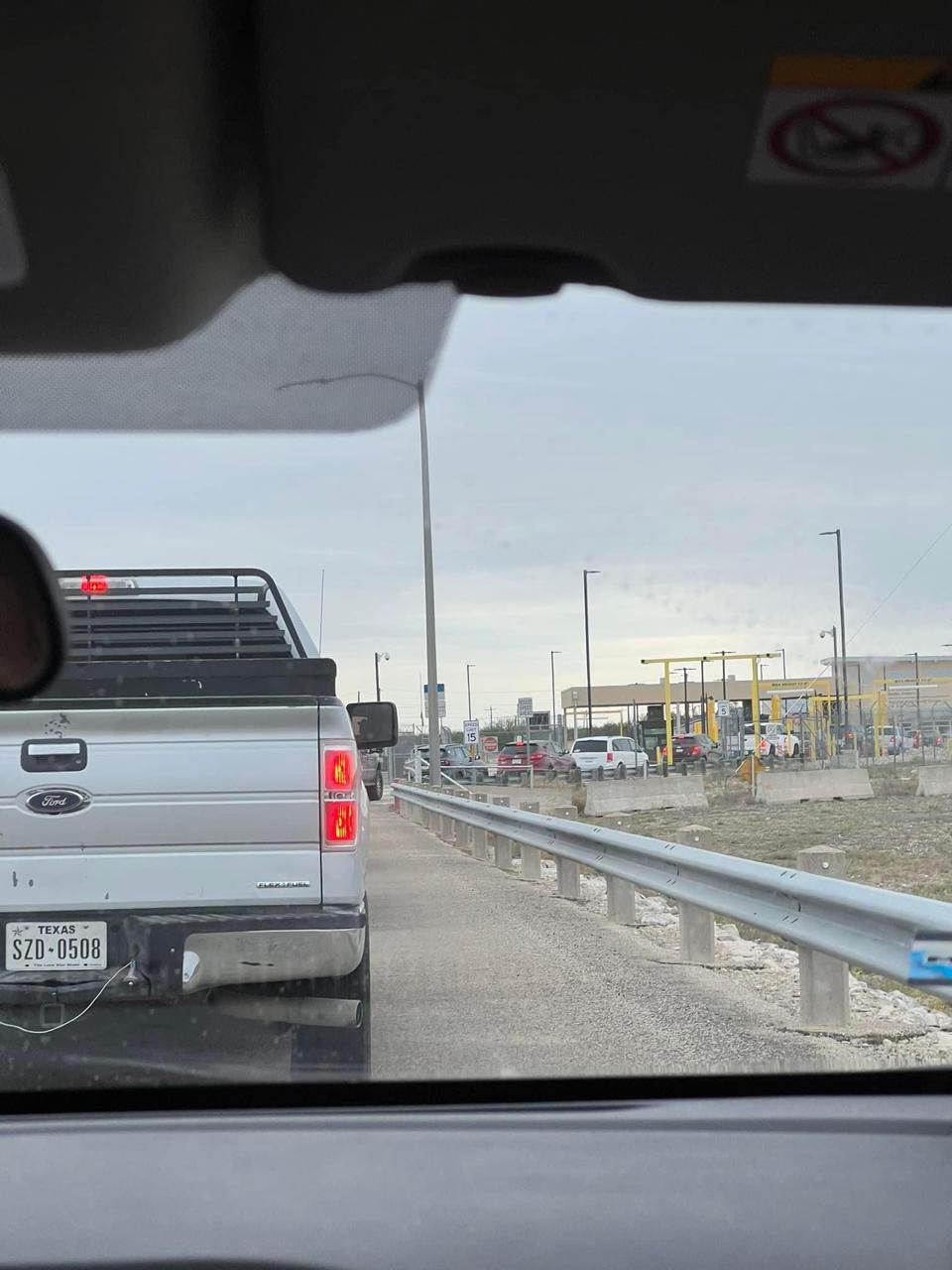 Cierre Temporal del Cruce Vehicular por la Presa de la Amistad en Ciudad Acuña