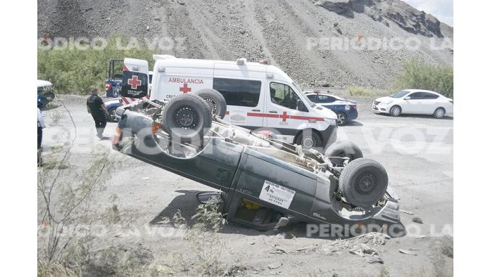 Muere conductor tras volcar en la avenida 4