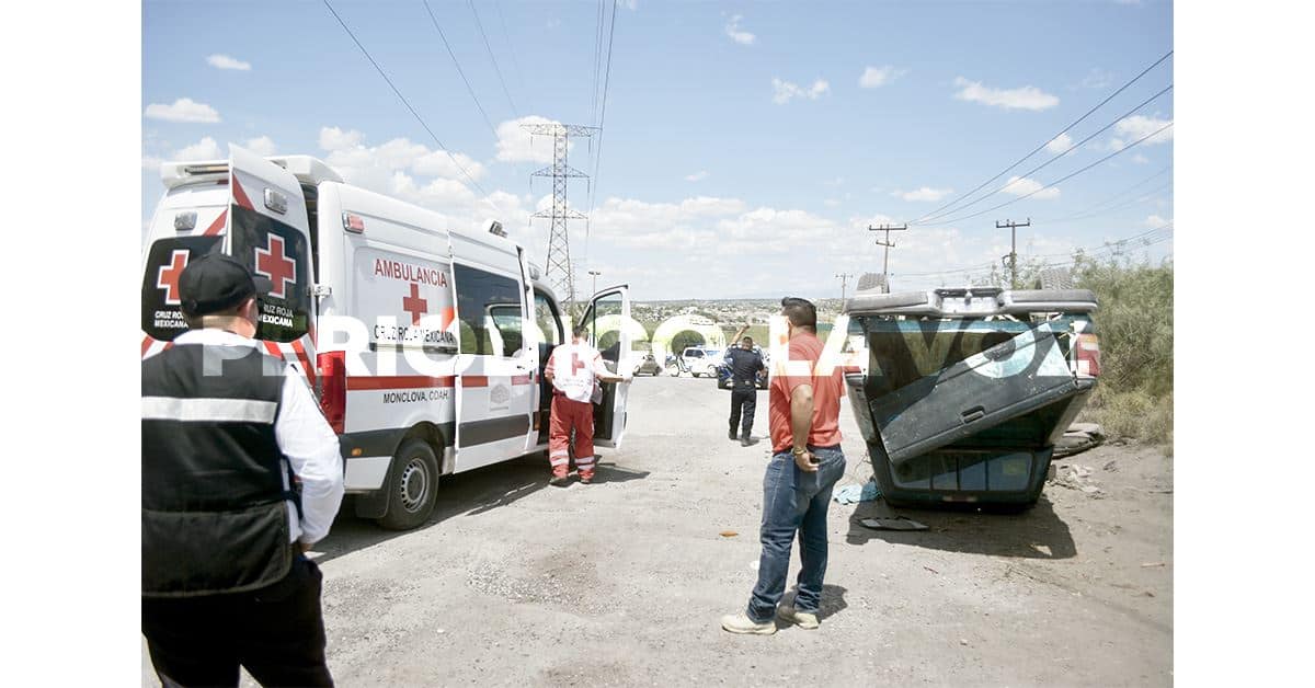 Muere conductor tras volcar en la avenida 4