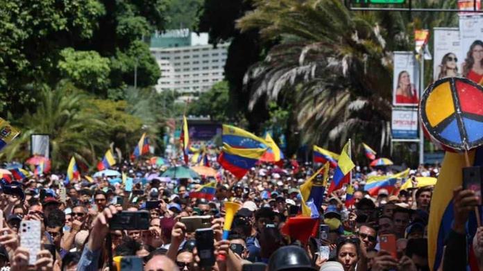 Oposición venezolana pide a militares desconocer a Maduro Oposición venezolana pide a militares desconocer a Maduro