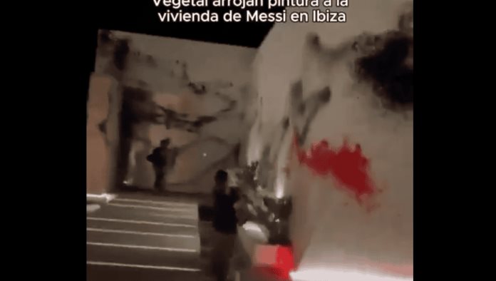 Activistas vandalizan mansion de Lionel Messi