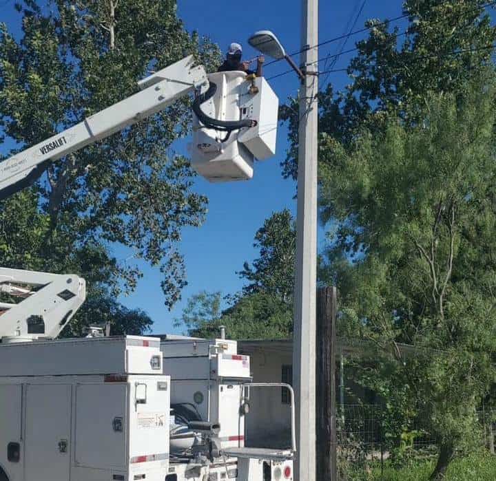 Elogian el Trabajo de las Cuadrillas de Eléctricos en Nava