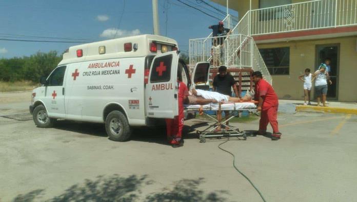 Cae en bañera en habitación de hotel