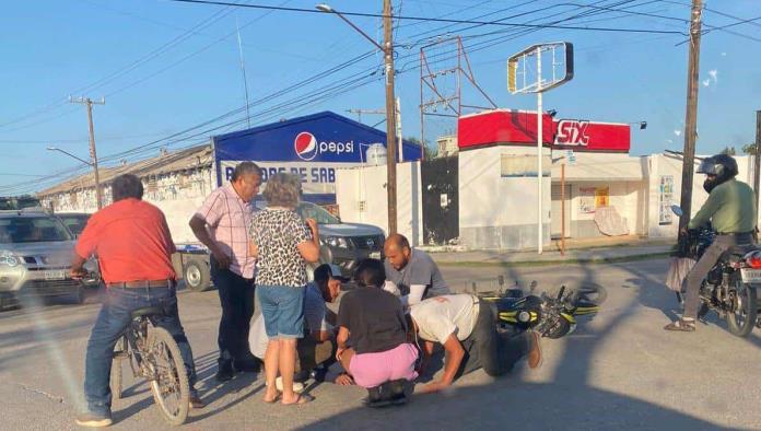 Deja fracturado a motociclista