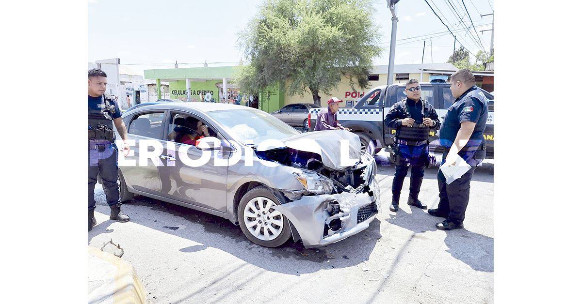 Estampa auto en patrulla