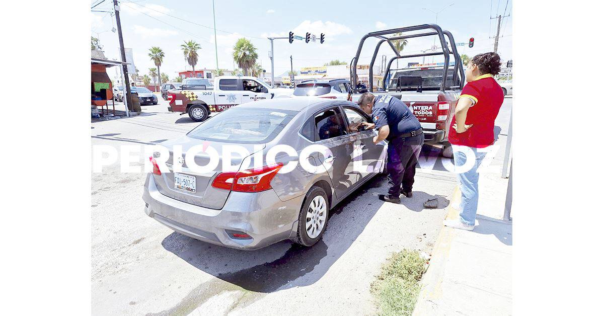 Estampa auto en patrulla