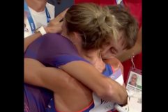 Atleta pide matrimonio a su novio tras romper record