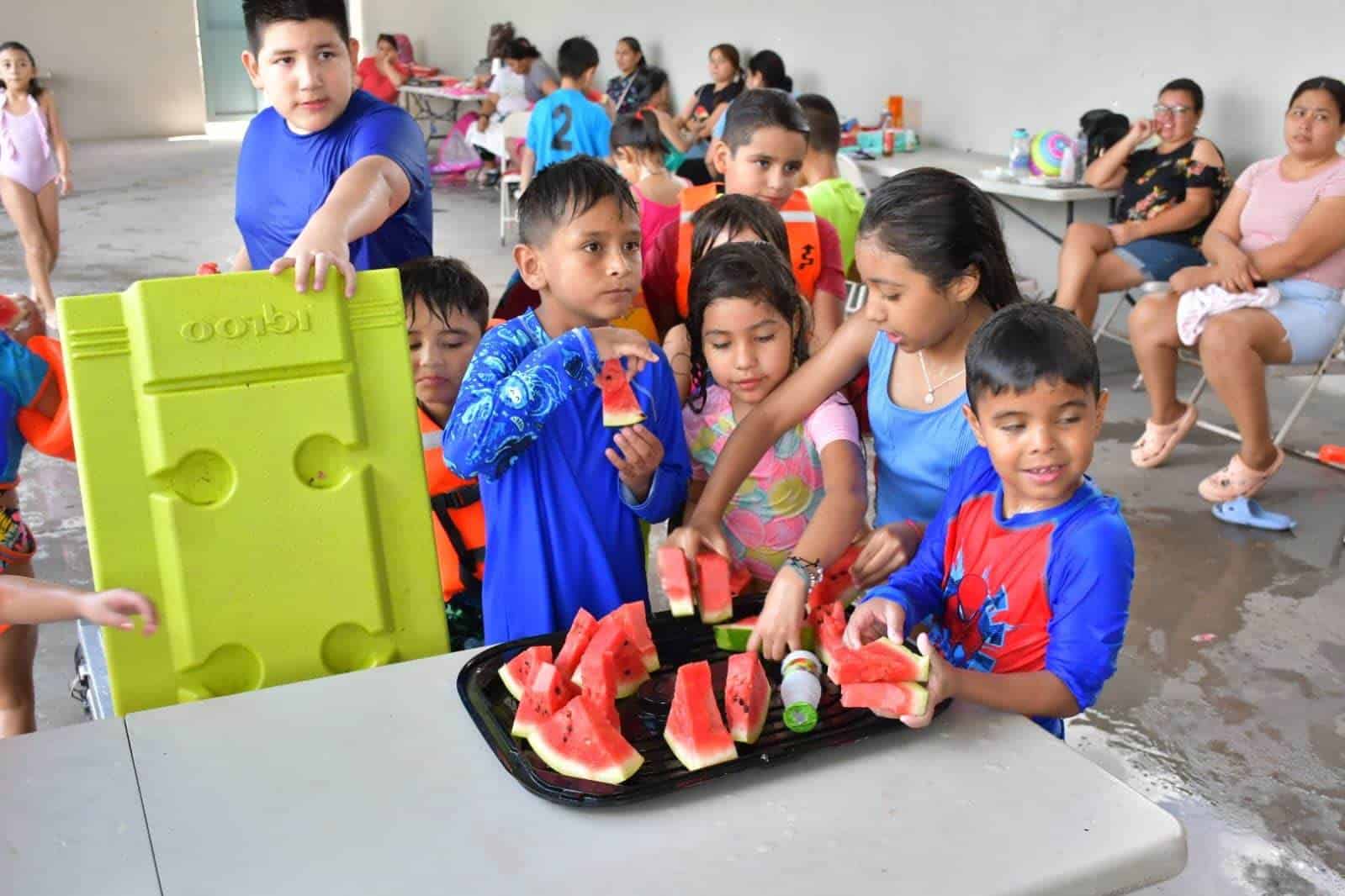 Niños Disfrutan de Día de Alberca en el Campamento de Verano 2024 en Nava