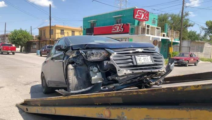 Choque Múltiple en el Centro de Sabinas Deja Solo Daños Materiales