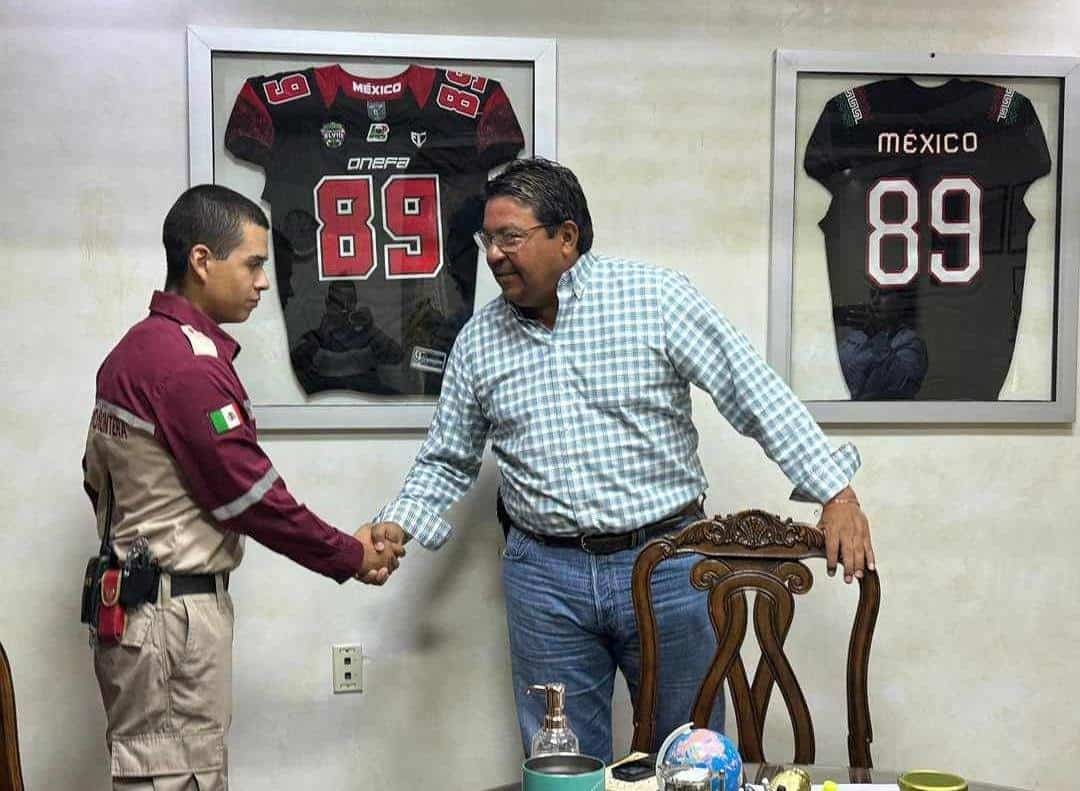 Se despide bombero del alcalde Roberto Piña.