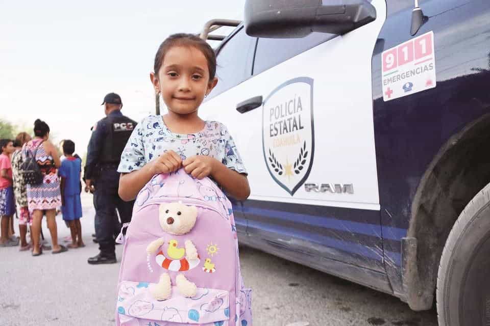 Dona PCC útiles escolares