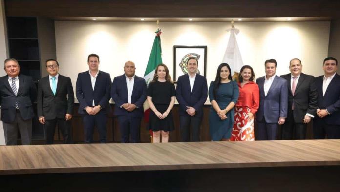 Fortalece Manolo equipo de trabajo
