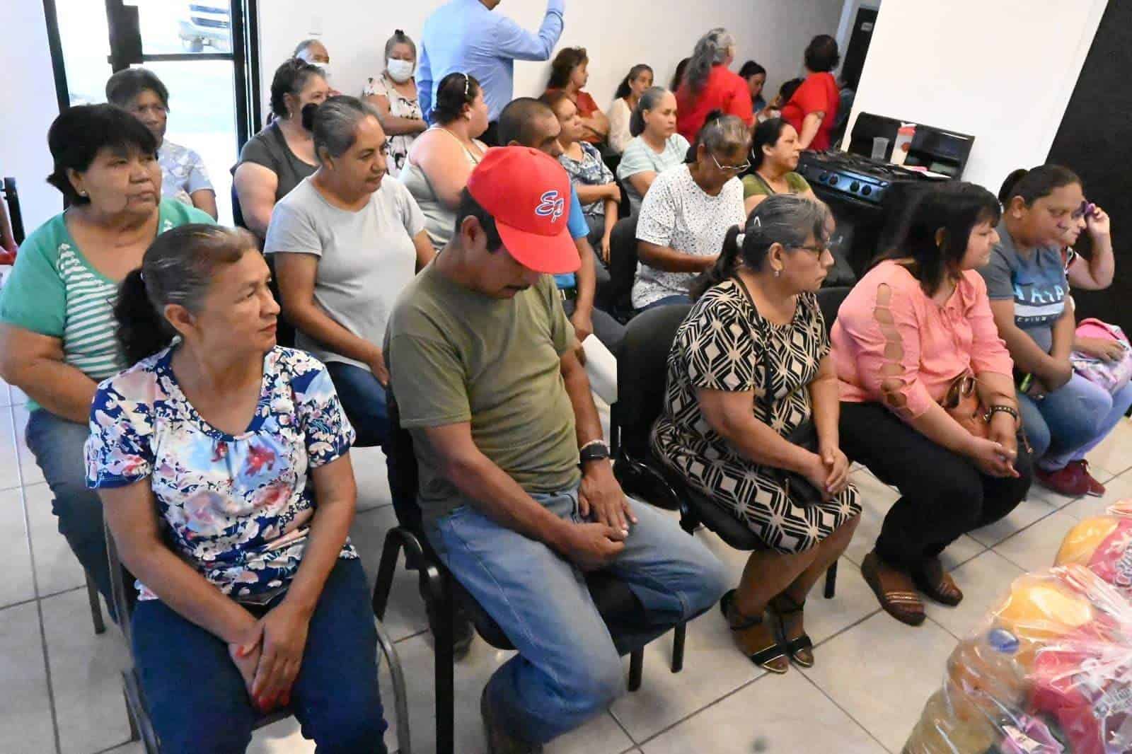 Entregan Despensas a Adultos Mayores y Madres Solteras en Nava