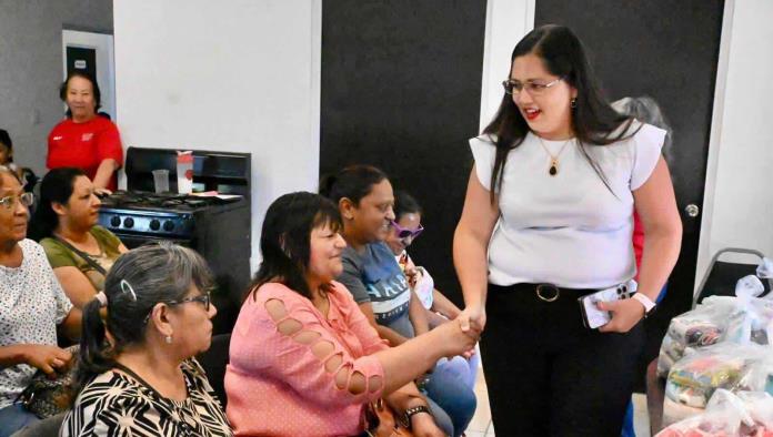 Entregan Despensas a Adultos Mayores y Madres Solteras en Nava