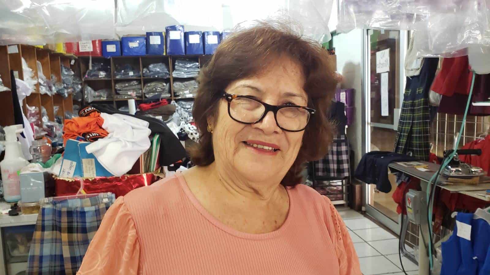 Hasta en Vacaciones hay Demanda de Uniformes Escolares