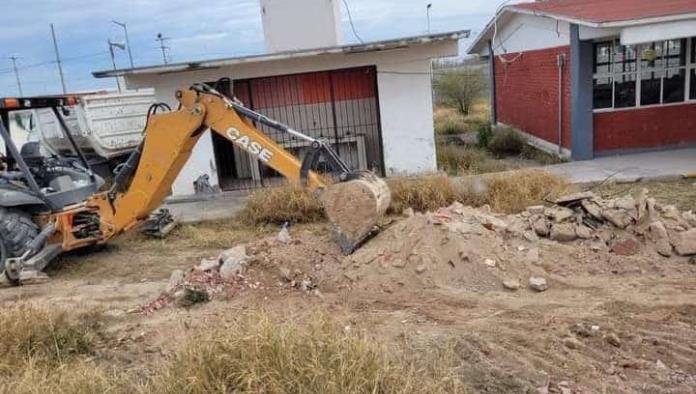 Limpian escuelas