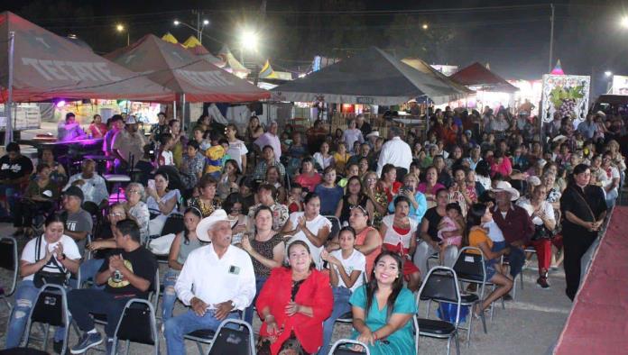 Brinda Ciénegas por la Nueva Reina