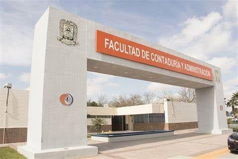 Apoya UAdeC a hijos de trabajadores de AHMSA