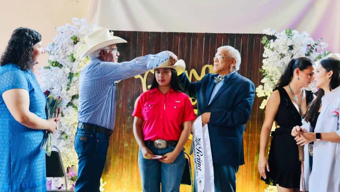 Gabriela I del ejido Sabinas fue coronada reina del campesino 