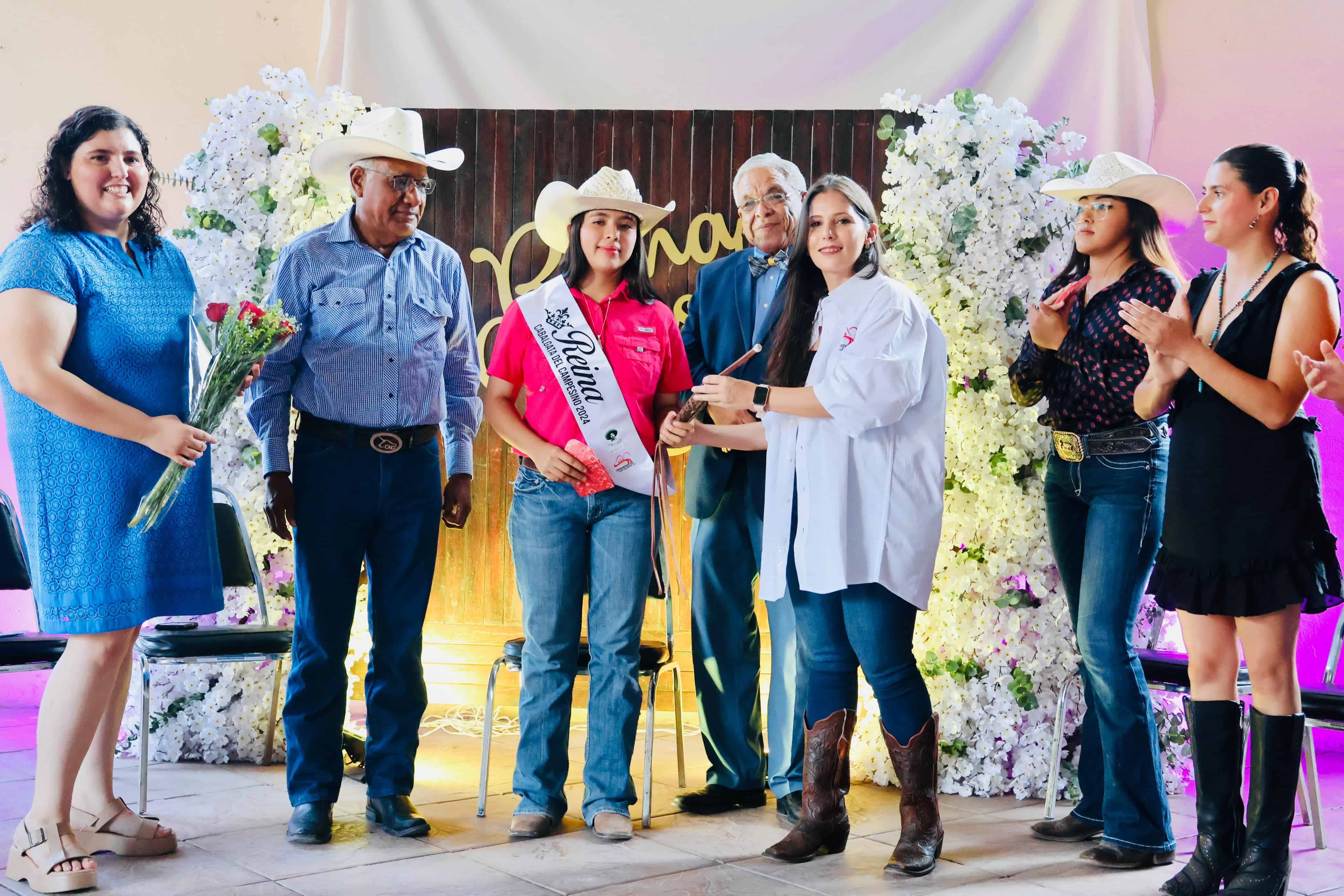 Gabriela I del ejido Sabinas fue coronada reina del campesino 