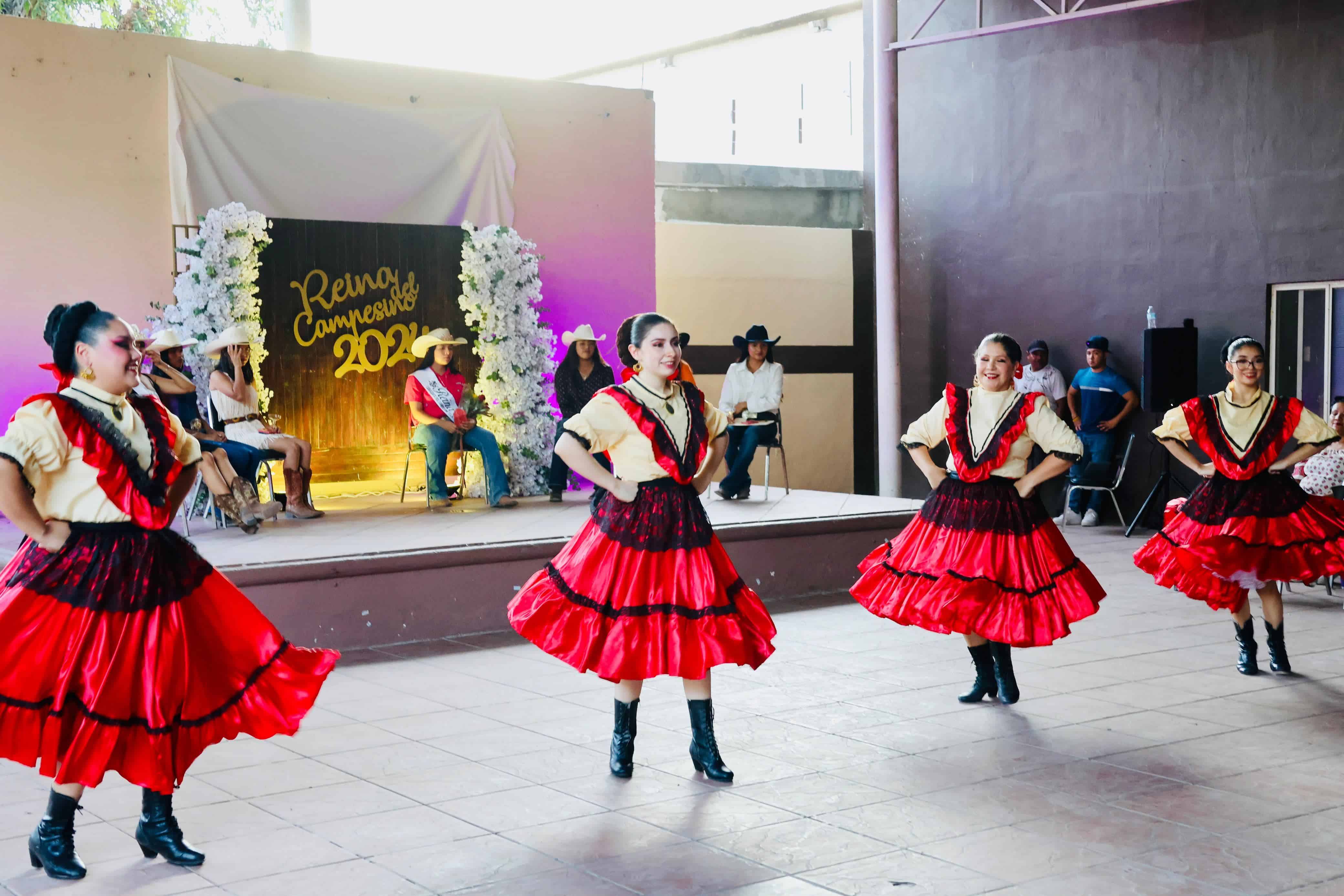 Gabriela I del ejido Sabinas fue coronada reina del campesino 