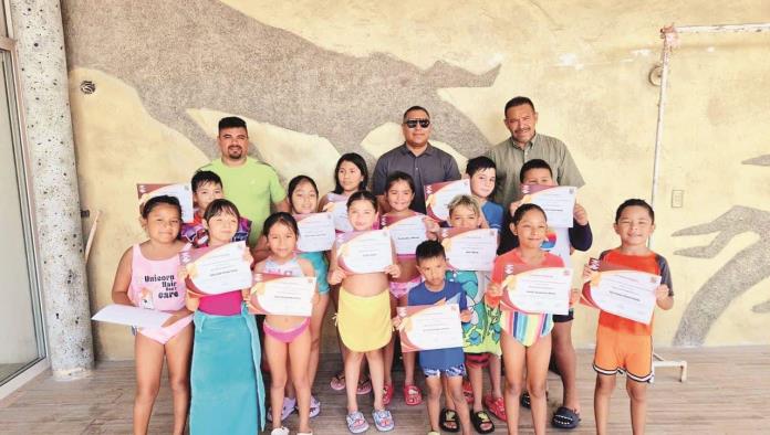 Culmina cursos de natación en Castaños