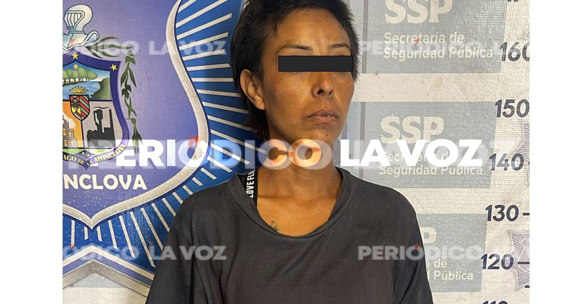 Arrestan a mujer por drogarse en la calle