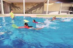 Culmina curos de natación en Castaños