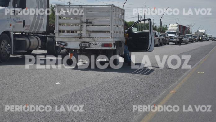 Accidente en el bulevar Santa Cecilia deja pintura regada y caos en Castaños