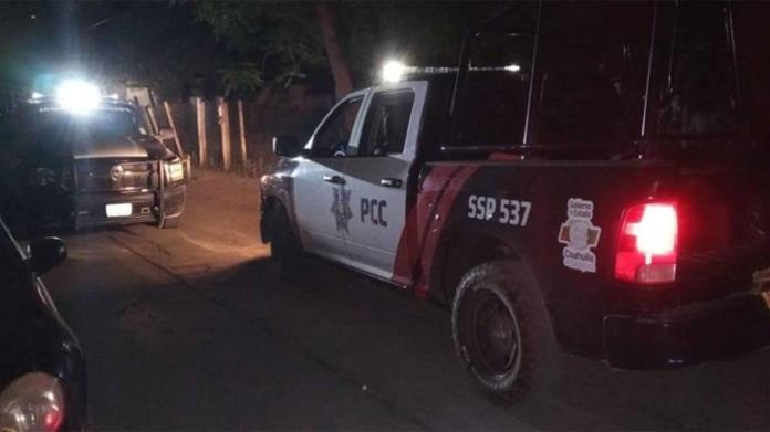 ¡ES COSA DE PAREJA! Taxistas intentan rescate y reciben regaño ¡ES COSA DE PAREJA! Taxistas intentan rescate y reciben regaño