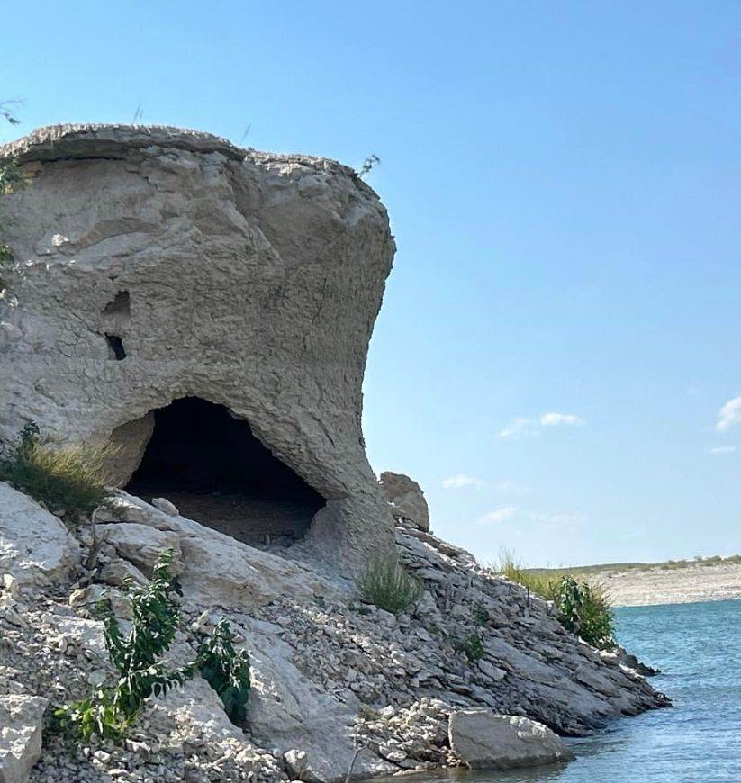 Descenso del Nivel de la Presa de la Amistad Revela Cuevas Ocultas