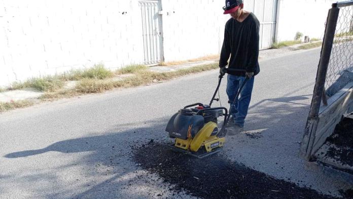 Aceleran bacheo para mejorar vialidades en delegación Venustiano Carranza