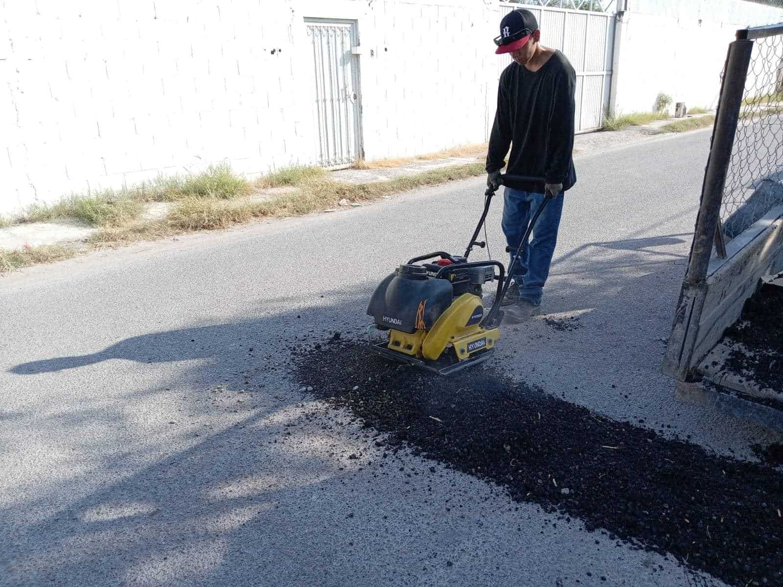 Aceleran bacheo para mejorar vialidades en delegación Venustiano Carranza