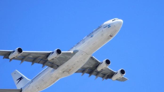 Localizan restos de un nonato en avión de Volaris