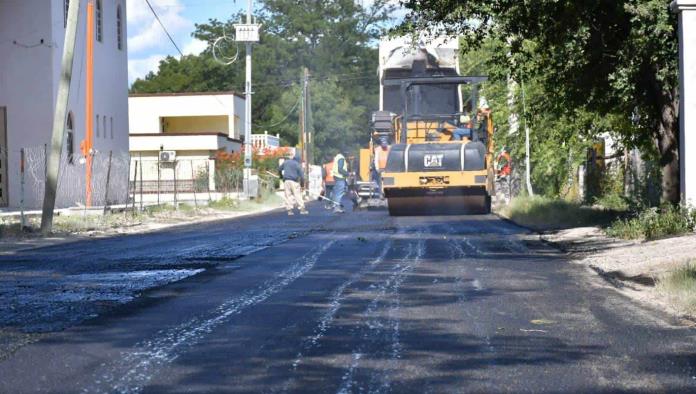 Inician recarpeteo en calle Aldama en el municipio de Nava