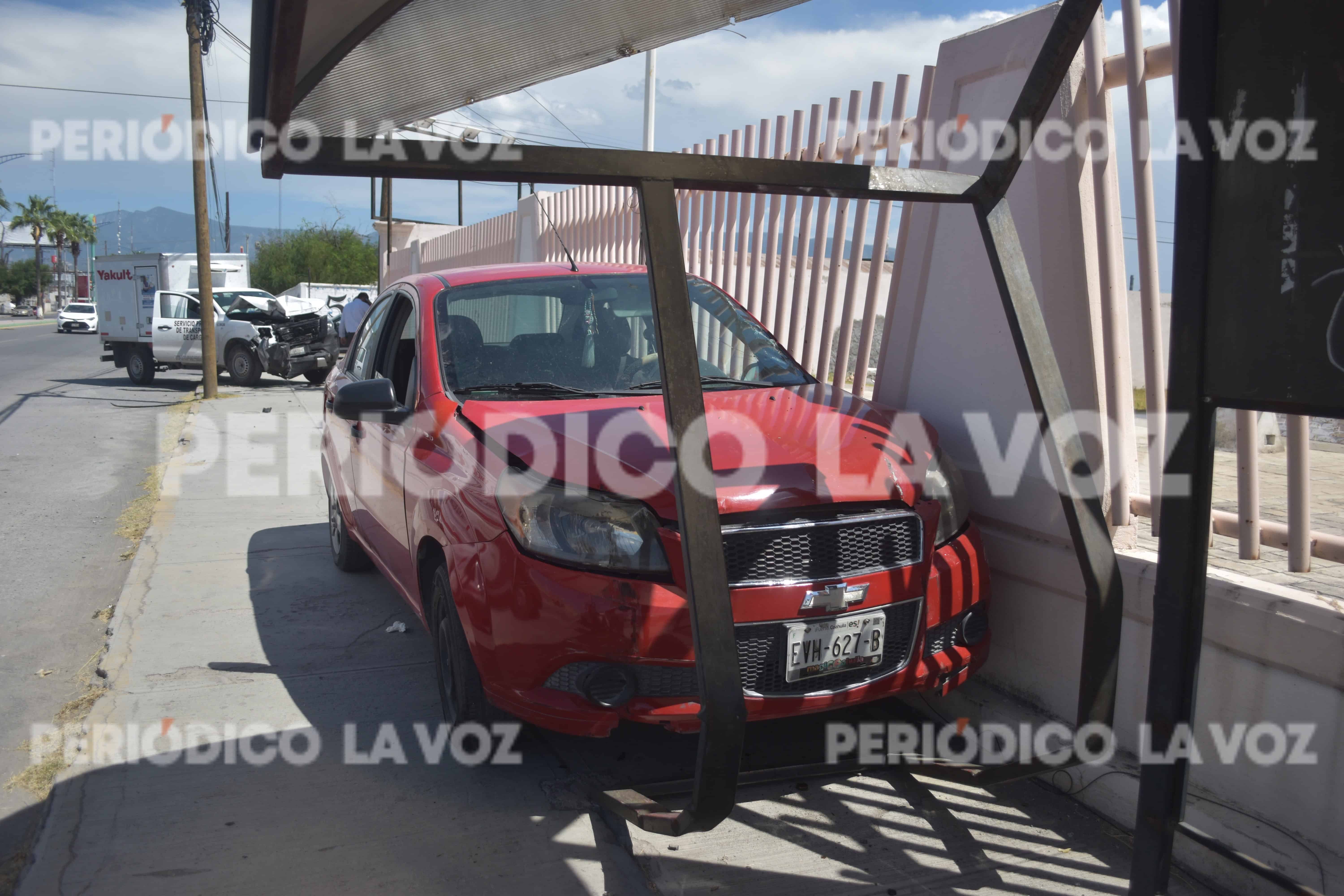 Causa enfermera del IMSS choque en el bulevar Juárez