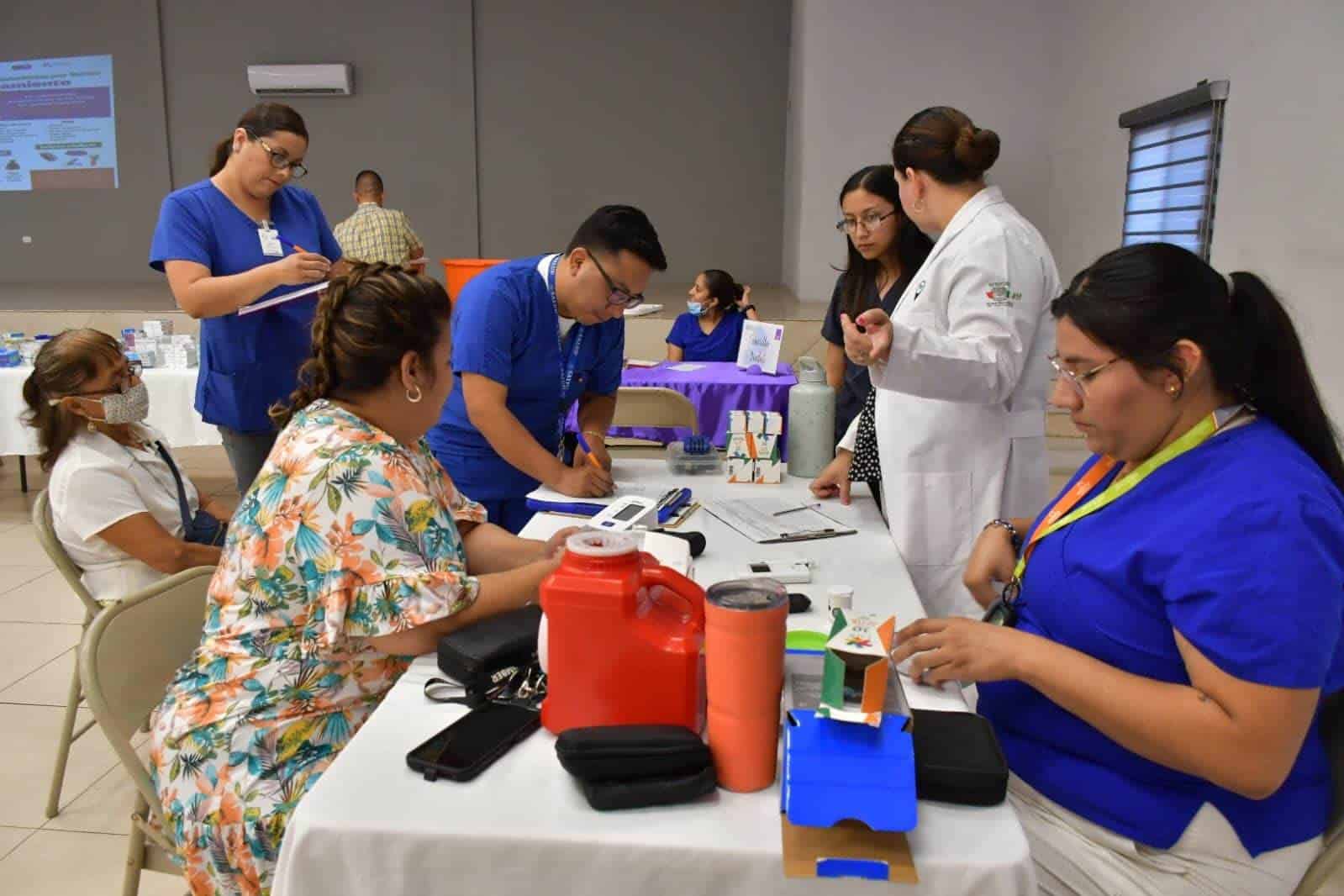 Aprovechan ciudadanos Jornada Nacional de Salud en Nava