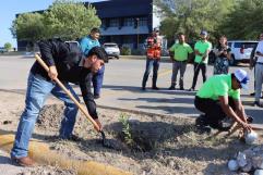 Club de Leones y Bendix Donan Árboles al Instituto Tecnológico de Acuña