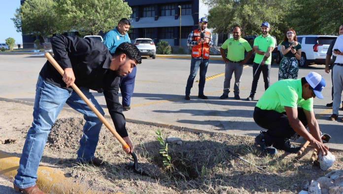 Club de Leones y Bendix Donan Árboles al Instituto Tecnológico de Acuña