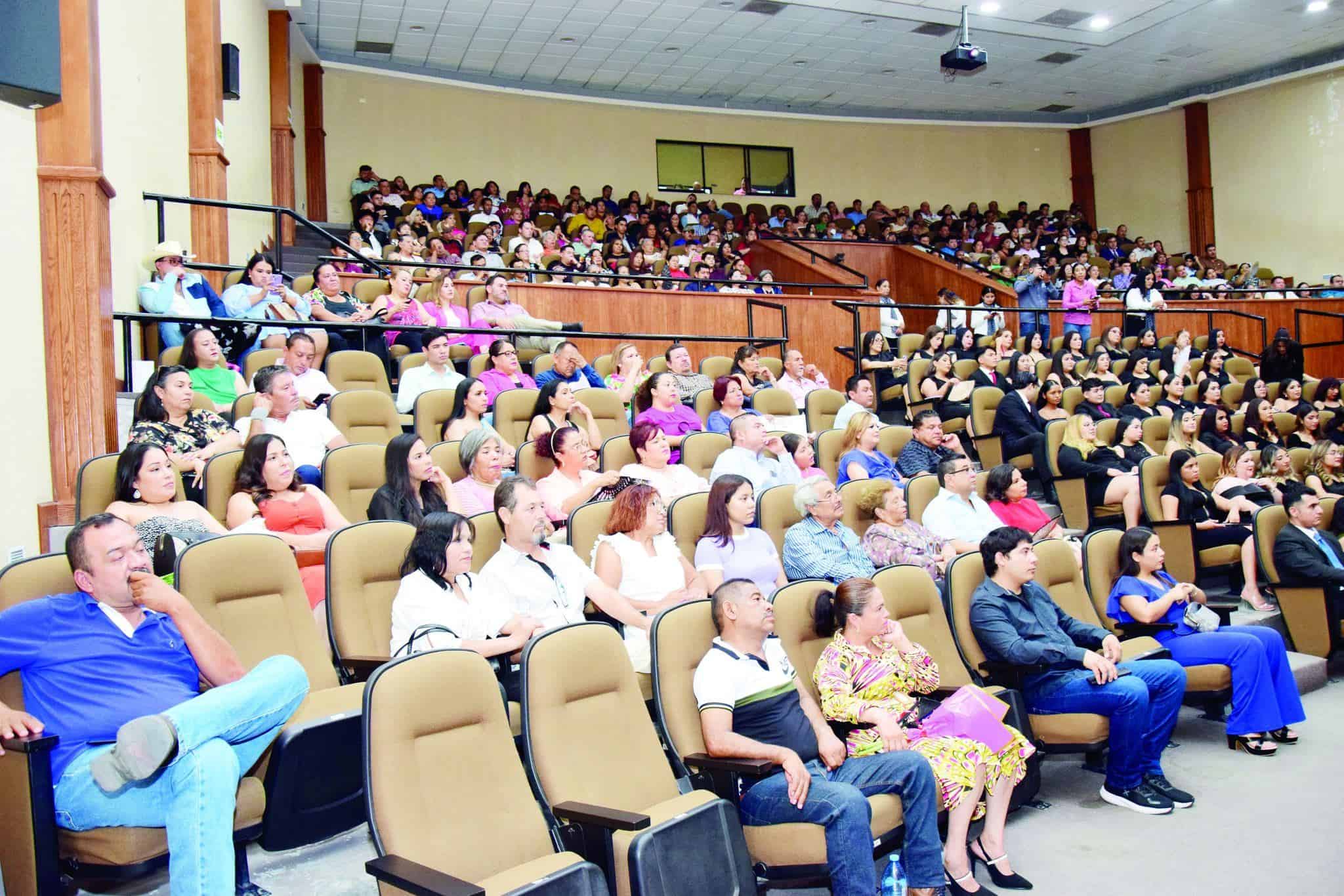 Alumnos de Universidad Vizcaya de las Américas firman compromiso