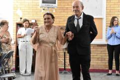 Festejan a la Reina Y Princesa de los Abuelitos