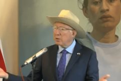 Ken Salazar niega que EU oculta información del MZ y JGL