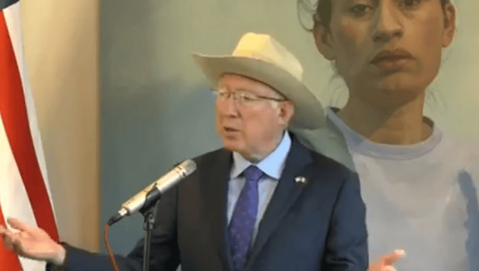 Ken Salazar niega que EU oculta información del MZ y JGL