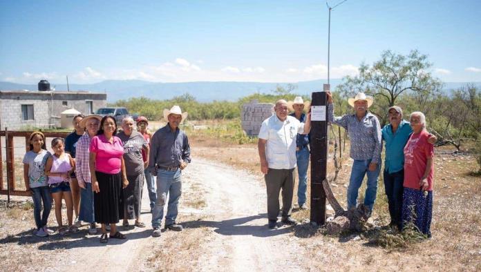 Amplían en ejido  red eléctrica