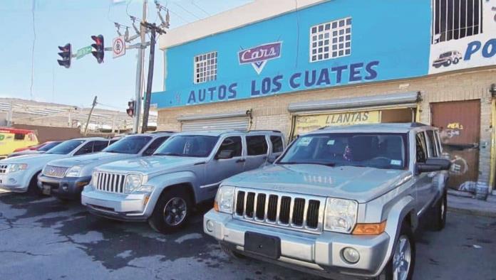 Liberan banquetas obstruidas por comerciantes