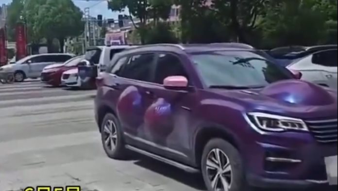 Calor extremo "deforma" los autos en China