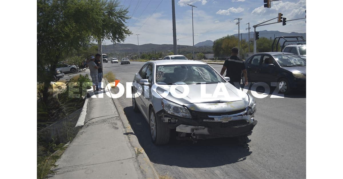 Vuelca en Las Torres camión de frituras