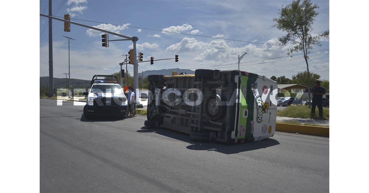 Vuelca en Las Torres camión de frituras