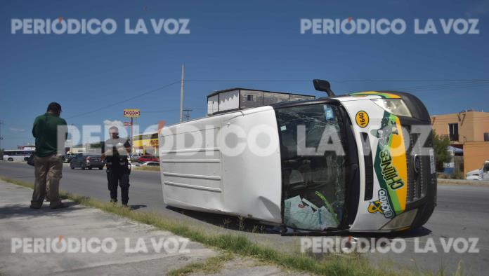 Vuelca en Las Torres camión de frituras